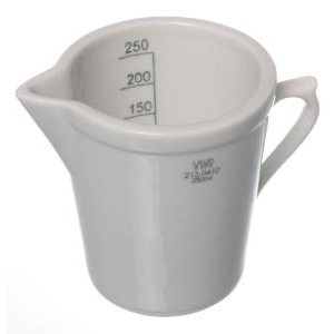MEASURING_BEAKERS_WITH_HANDLE_Porcelain_glazed_white